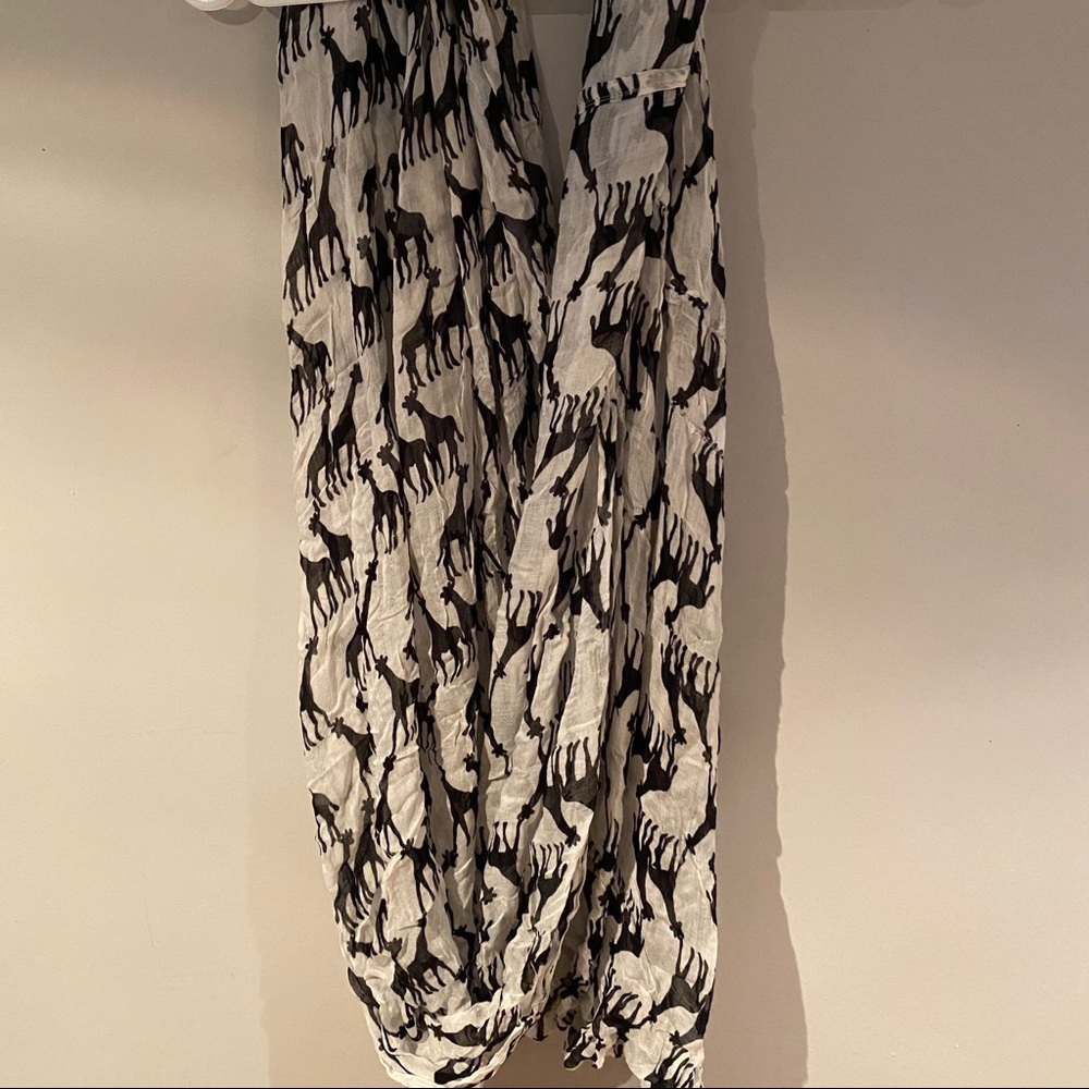 Giraffe scarf